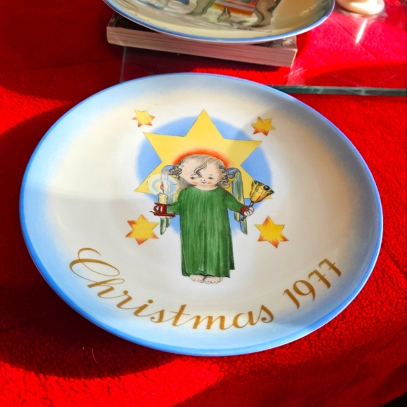 Vintage Hummel Christmas Plate - Picture 3 of 3